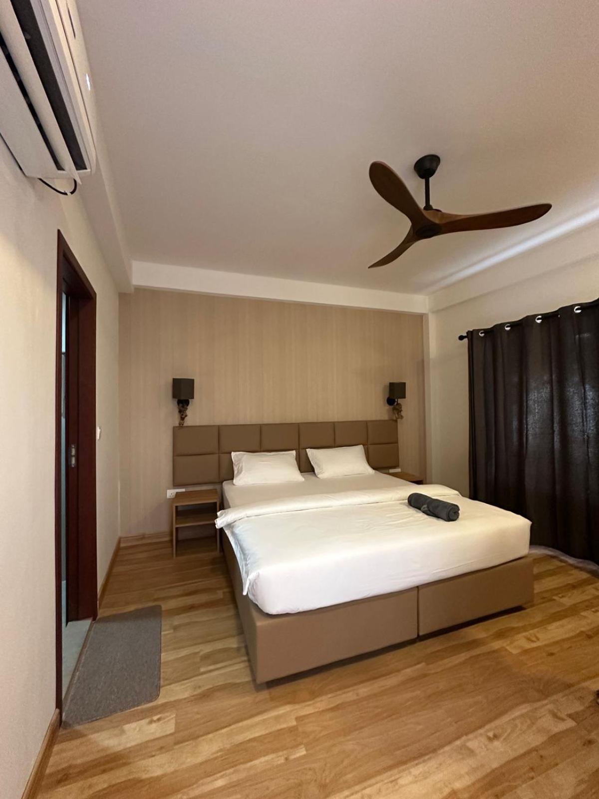 Club Kaafu Maldives Hotell Dhiffushi Exteriör bild